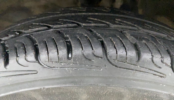 2010 Maruti Alto LXI, Petrol, Manual, 70,695 km, Left Front Tyre Tread