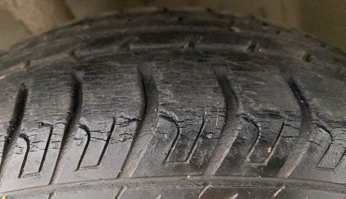 2017 Datsun Go T, Petrol, Manual, 28,061 km, Right Front Tyre Tread