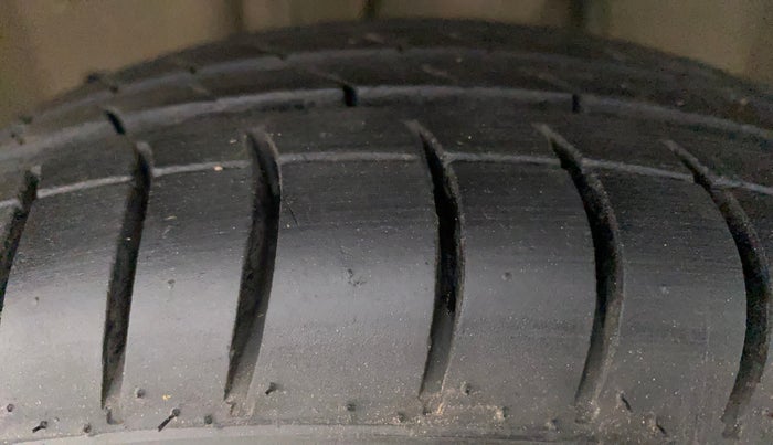 2017 Datsun Go T, Petrol, Manual, 28,061 km, Left Front Tyre Tread