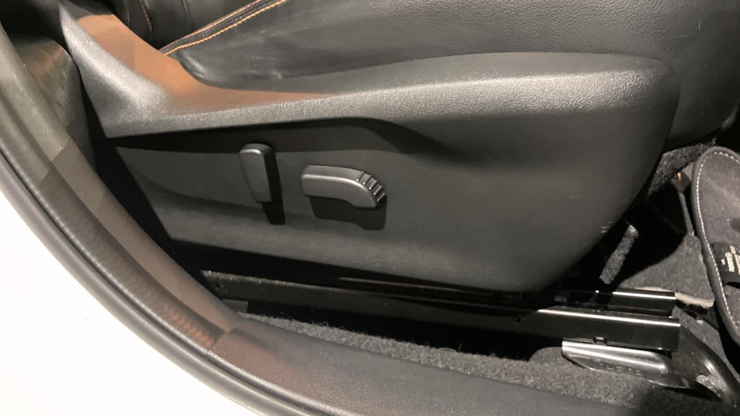 2017 Subaru XV 2.0i-s, Automatic, 148718 km, Drivers Side Adjustment Panel