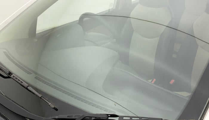 2014 Hyundai Eon D-LITE+, Petrol, Manual, 35,595 km, Front windshield - Minor spot on windshield