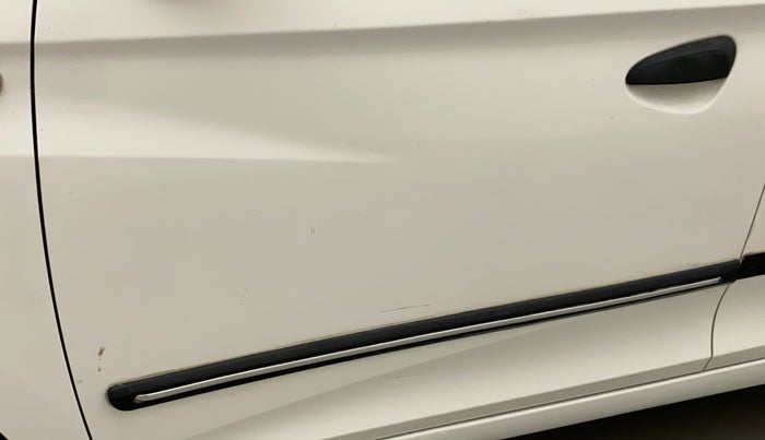 2014 Hyundai Eon D-LITE+, Petrol, Manual, 35,595 km, Front passenger door - Minor scratches