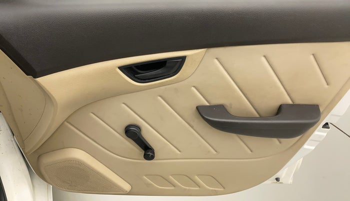 2014 Hyundai Eon D-LITE+, Petrol, Manual, 35,595 km, Driver Side Door Panels Control