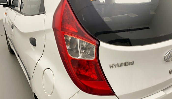 2014 Hyundai Eon D-LITE+, Petrol, Manual, 35,595 km, Left tail light - Reverse gear light not functional