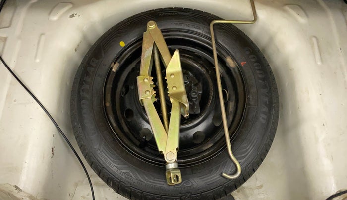 2014 Hyundai Eon D-LITE+, Petrol, Manual, 35,595 km, Dicky (Boot door) - Tool missing