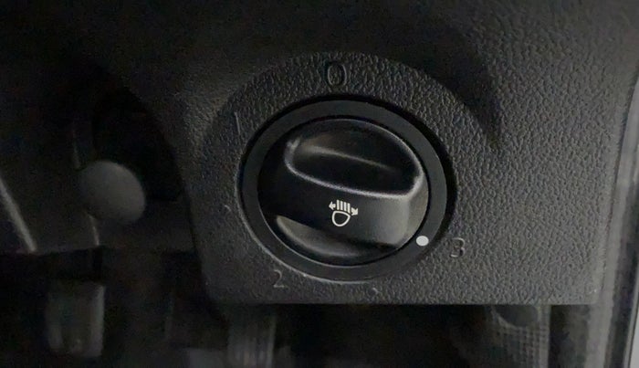 2013 Toyota Etios Liva G, Petrol, Manual, 1,15,988 km, Dashboard - Headlight height adjustment not working