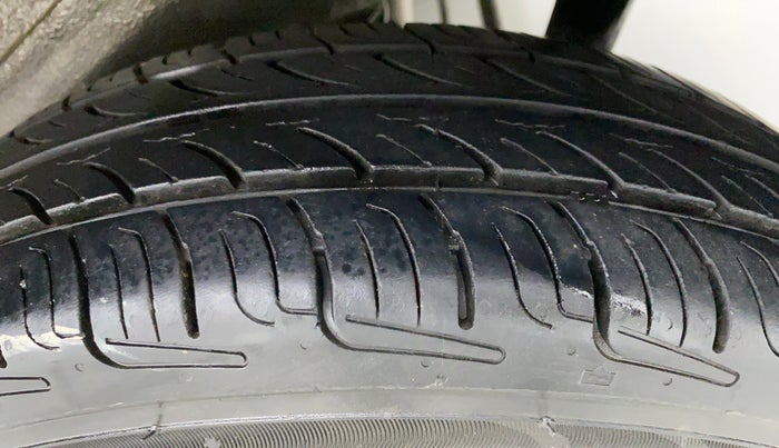 2015 Maruti Wagon R 1.0 LXI, Petrol, Manual, 58,991 km, Left Rear Tyre Tread