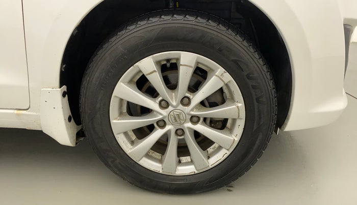 2015 Maruti Ertiga ZDI, Diesel, Manual, 80,269 km, Right Front Wheel