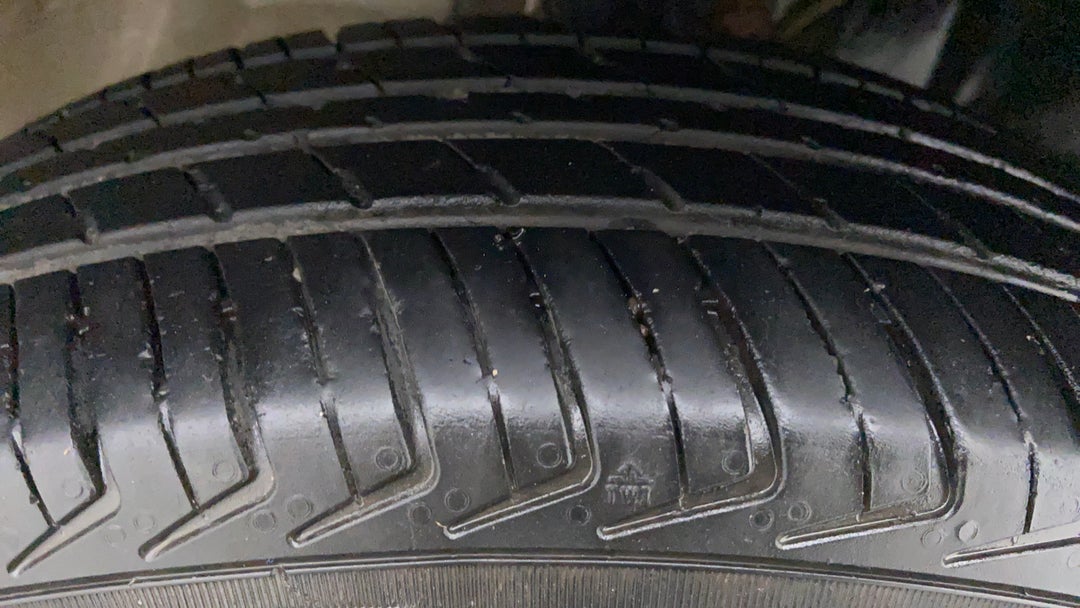 Right Front Tyre Tread