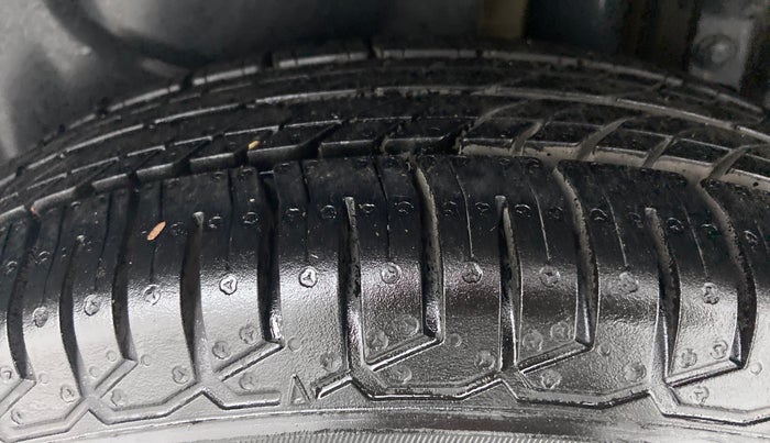 2014 Maruti Swift Dzire VDI BS IV, Diesel, Manual, 1,16,620 km, Left Rear Tyre Tread