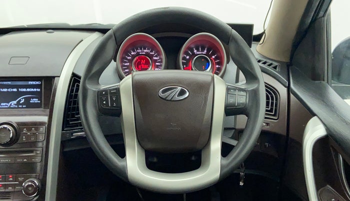 2014 Mahindra XUV500 W6 4X2, Diesel, Manual, 1,67,455 km, Steering Wheel Close Up