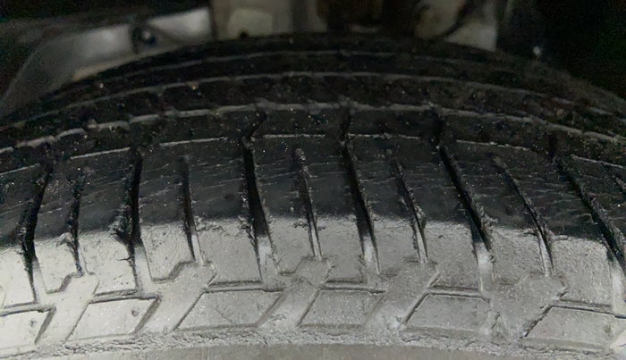 2014 Mahindra XUV500 W6 4X2, Diesel, Manual, 1,67,455 km, Left Front Tyre Tread