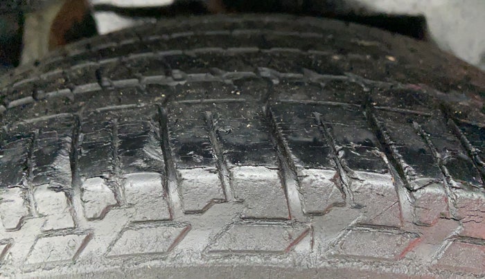 2014 Mahindra XUV500 W6 4X2, Diesel, Manual, 1,67,455 km, Right Rear Tyre Tread