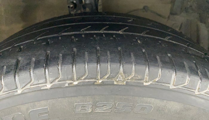 2014 Maruti Swift ZXI D, Petrol, Manual, 79,054 km, Right Front Tyre Tread