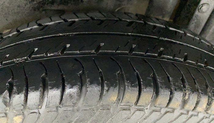 2014 Maruti Swift VXI, Petrol, Manual, 35,083 km, Left Rear Tyre Tread