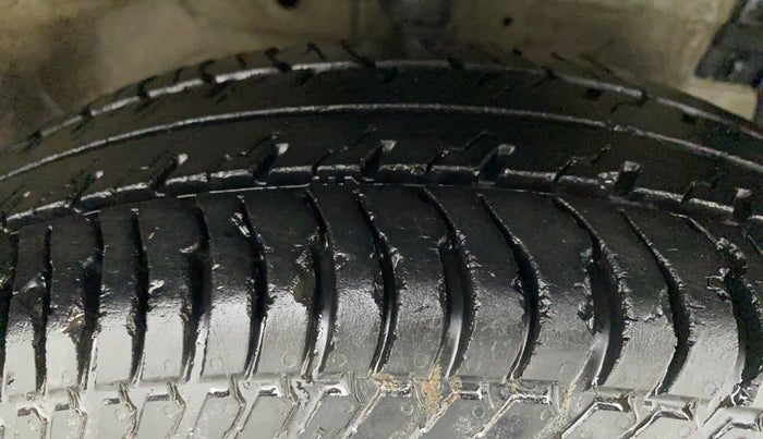2014 Maruti Swift VXI, Petrol, Manual, 35,083 km, Right Front Tyre Tread