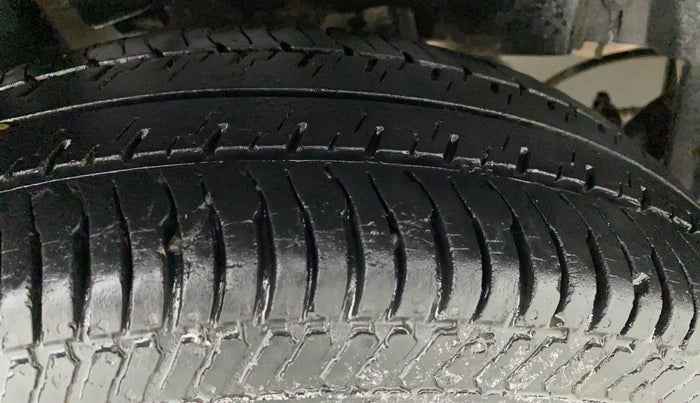 2014 Maruti Swift VXI, Petrol, Manual, 35,083 km, Right Rear Tyre Tread