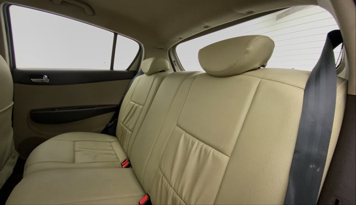 2011 Hyundai i20 SPORTZ 1.2 VTVT, Petrol, Manual, 80,631 km, Right Side Rear Door Cabin
