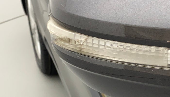 2016 Maruti Ertiga VXI CNG, CNG, Manual, 1,23,870 km, Right rear-view mirror - Indicator light has minor damage