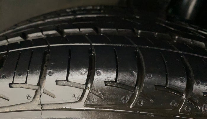 2016 Maruti Ertiga VXI CNG, CNG, Manual, 1,23,870 km, Left Rear Tyre Tread