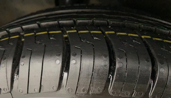 2016 Maruti Ertiga VXI CNG, CNG, Manual, 1,23,870 km, Right Rear Tyre Tread