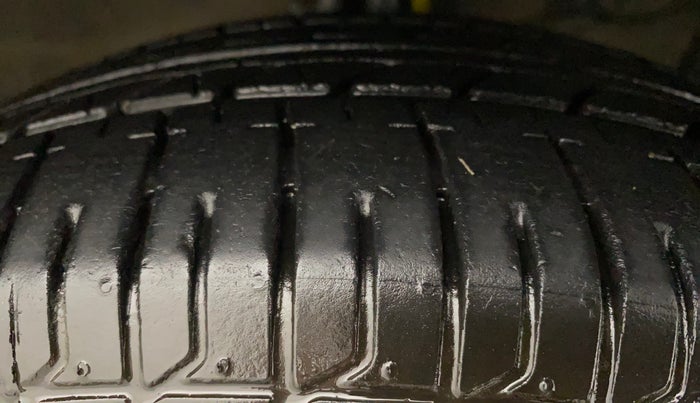 2016 Maruti Ertiga VXI CNG, CNG, Manual, 1,23,870 km, Right Front Tyre Tread
