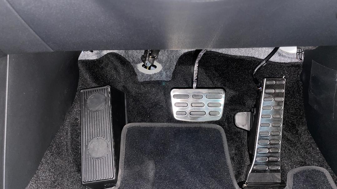 2025 Kia Sportage Gt-line Hev (AWD), Automatic, 3036 km, Pedals and Footmat