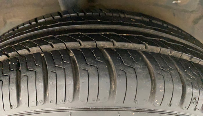 2012 Toyota Etios Liva G, Petrol, Manual, 69,521 km, Right Rear Tyre Tread