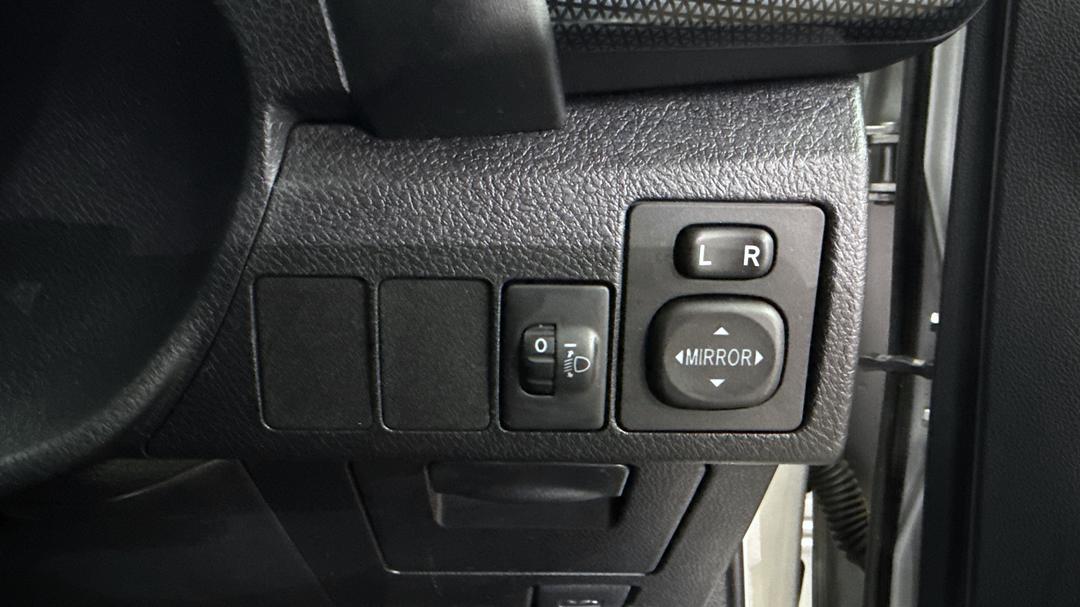 2016 Toyota Corolla Ascent Sport, Automatic, 99569 km, Utility Switches/Buttons