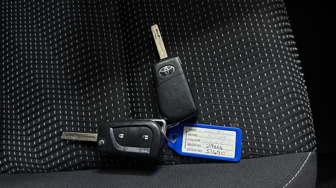 2016 Toyota Corolla Ascent Sport, Automatic, 99569 km, Key Close-up