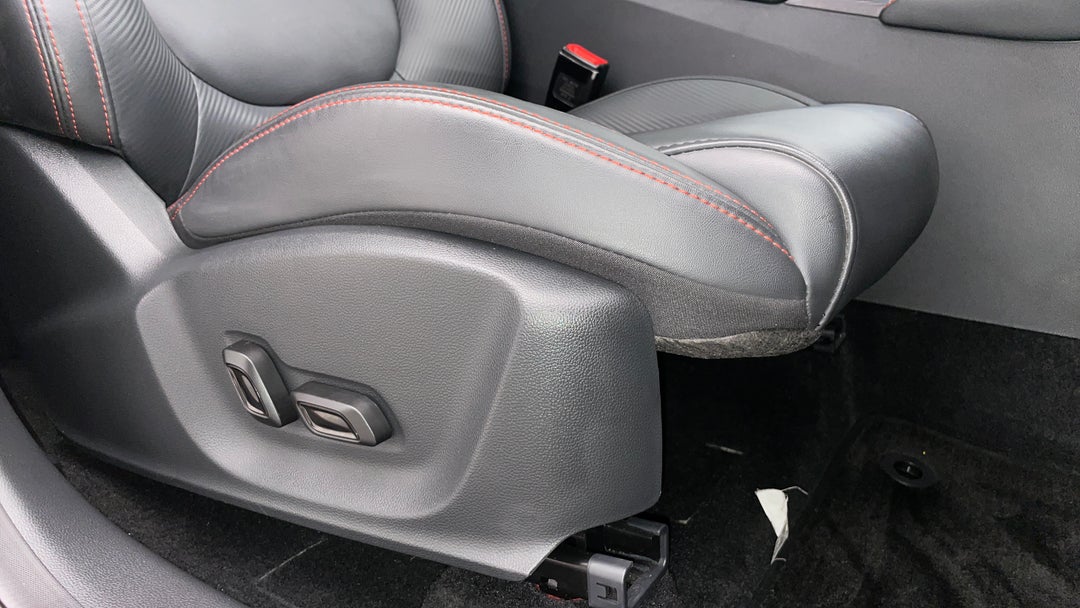 2023 MG ZS EV Essence, Automatic, 36862 km, Drivers Side Adjustment Panel