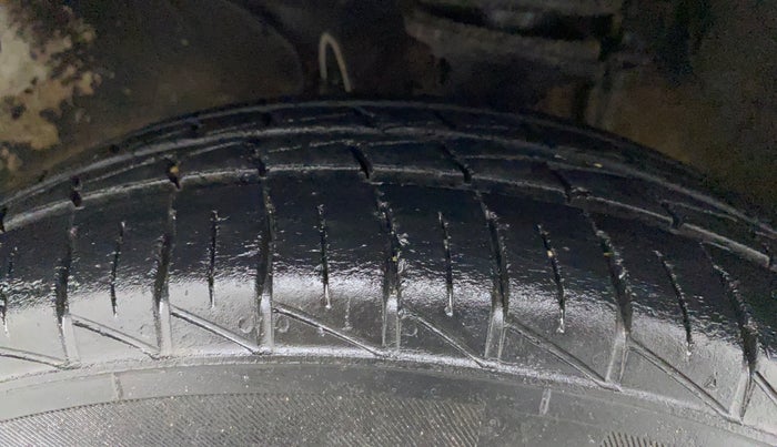 2019 Maruti Alto LXI, Petrol, Manual, 30,679 km, Left Front Tyre Tread