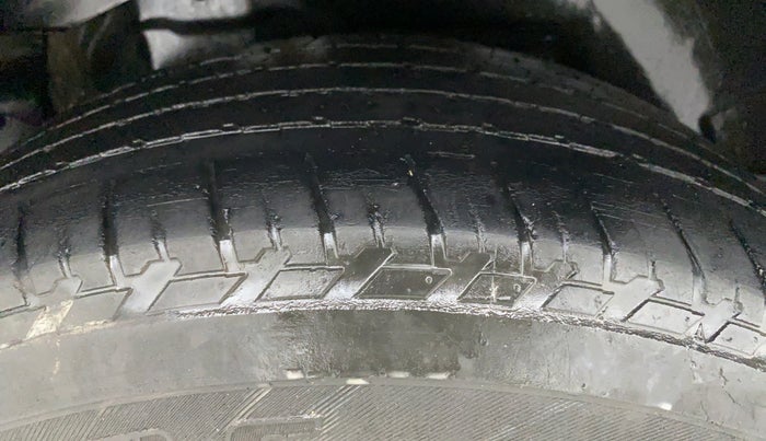 2019 Mahindra XUV500 W9, Diesel, Manual, 57,814 km, Right Rear Tyre Tread