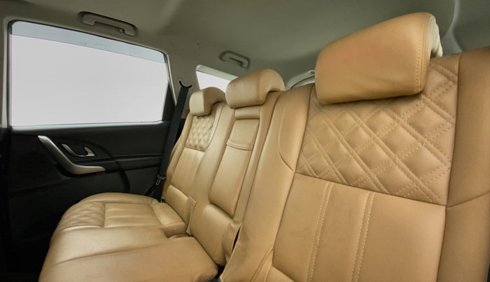 2019 Mahindra XUV500 W9, Diesel, Manual, 57,814 km, Right Side Rear Door Cabin