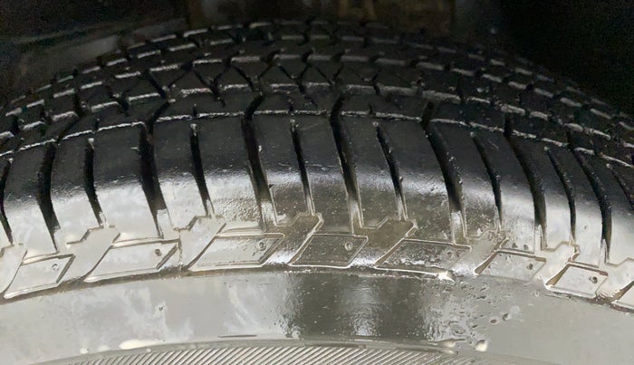 2019 Mahindra XUV500 W9, Diesel, Manual, 57,814 km, Left Front Tyre Tread