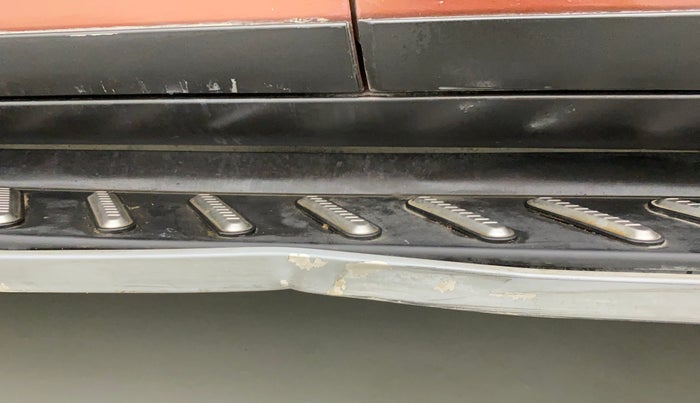 2019 Mahindra XUV500 W9, Diesel, Manual, 57,814 km, Left running board - Paint is slightly faded