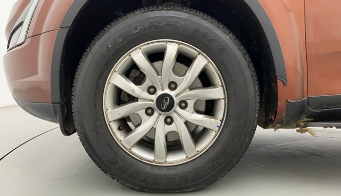 2019 Mahindra XUV500 W9, Diesel, Manual, 57,814 km, Left Front Wheel