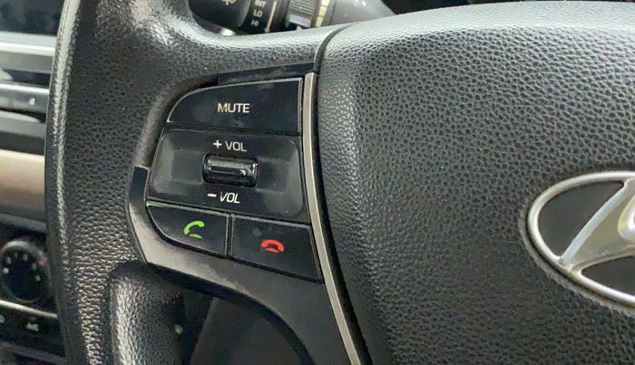 2015 Hyundai Elite i20 MAGNA 1.2, Petrol, Manual, 1,00,208 km, Steering wheel - Phone control not functional