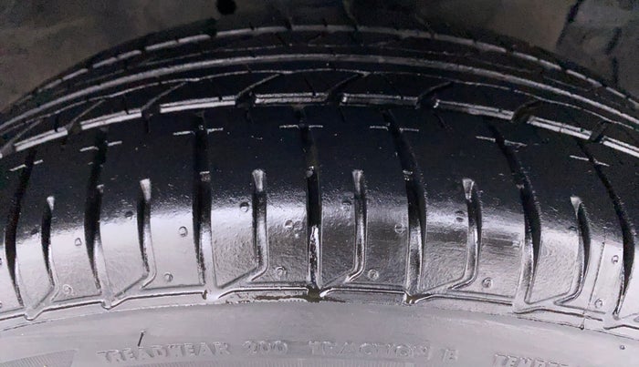 2016 Maruti Swift ZXI D, Petrol, Manual, 46,489 km, Right Front Tyre Tread