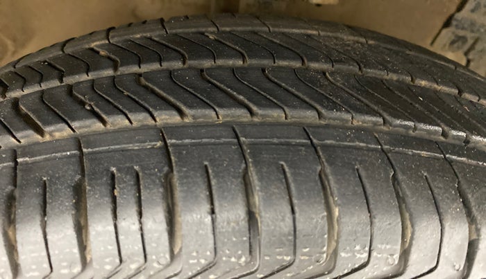 2012 Maruti Swift VXI D, Petrol, Manual, 45,695 km, Right Front Tyre Tread