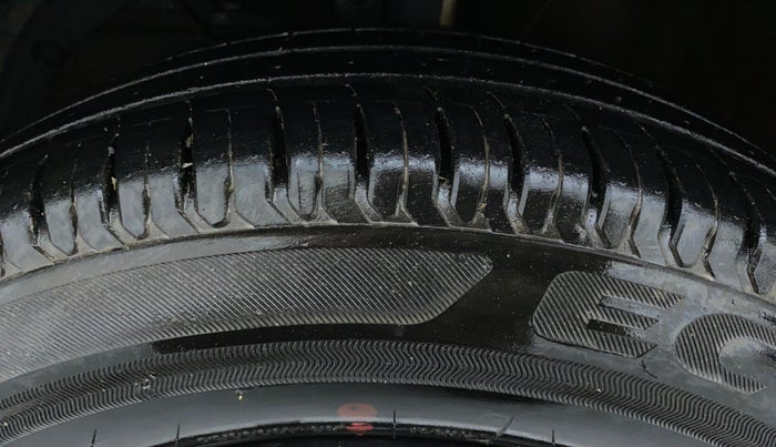 2021 Maruti Swift VXI D, Petrol, Manual, 16,131 km, Left Front Tyre Tread