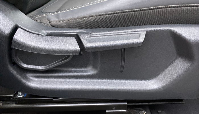 2019 Hyundai VENUE 1.0L Turbo GDI SX(O) MT, Petrol, Manual, 14,755 km, Driver Side Adjustment Panel