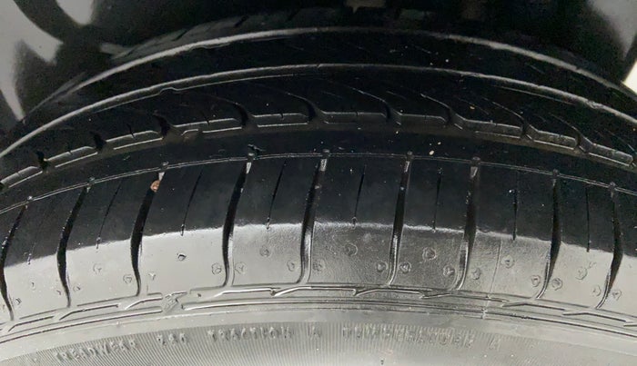 2015 Maruti Swift Dzire ZDI, Diesel, Manual, 1,07,296 km, Left Rear Tyre Tread
