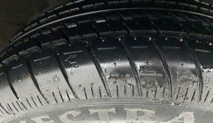 2015 Maruti Swift Dzire ZDI, Diesel, Manual, 1,07,296 km, Right Front Tyre Tread