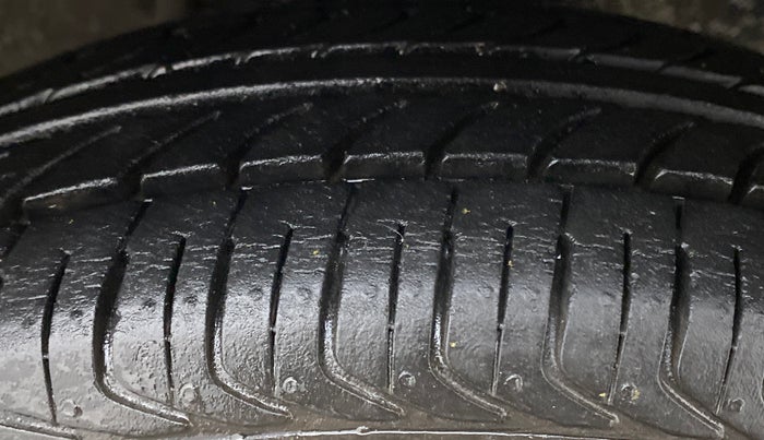 2016 Maruti Alto 800 LXI, Petrol, Manual, 24,456 km, Right Front Tyre Tread