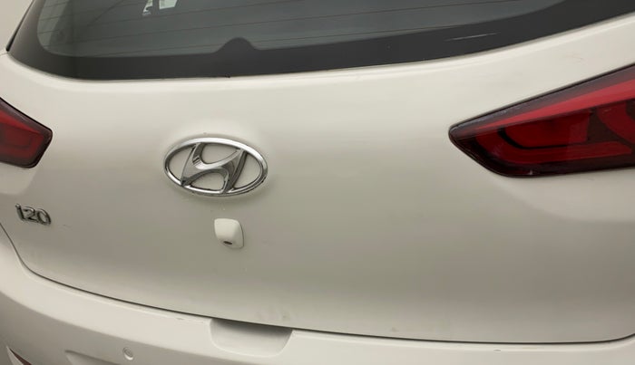 2015 Hyundai Elite i20 SPORTZ 1.2, Petrol, Manual, 39,402 km, Dicky (Boot door) - Minor scratches