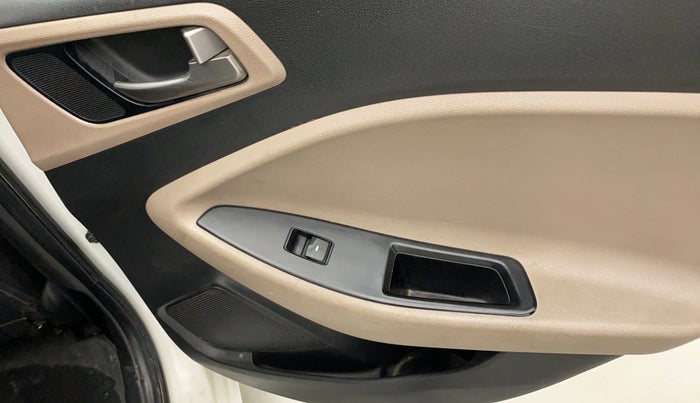 2015 Hyundai Elite i20 SPORTZ 1.2, Petrol, Manual, 39,402 km, Right rear window switch / handle - Switch/handle not functional