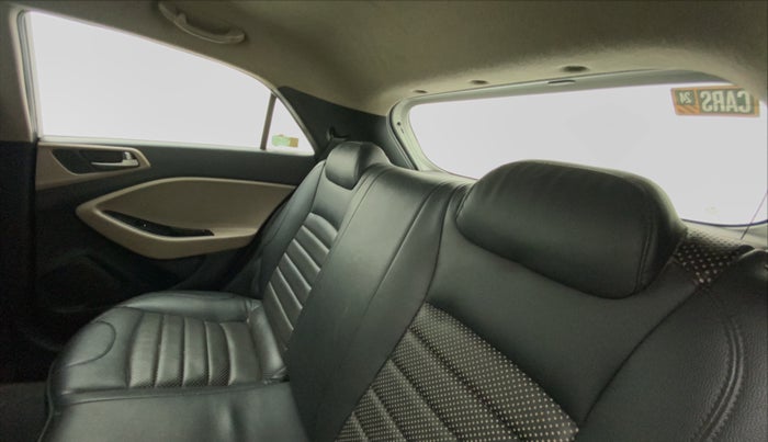 2015 Hyundai Elite i20 SPORTZ 1.2, Petrol, Manual, 39,402 km, Right Side Rear Door Cabin