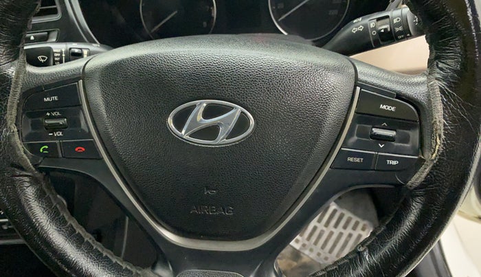 2015 Hyundai Elite i20 SPORTZ 1.2, Petrol, Manual, 39,402 km, Steering wheel - Sound system control has minor damage