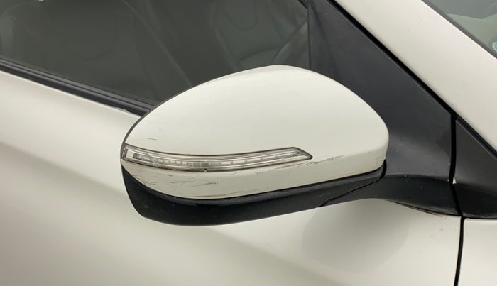 2015 Hyundai Elite i20 SPORTZ 1.2, Petrol, Manual, 39,402 km, Right rear-view mirror - Indicator light has minor damage